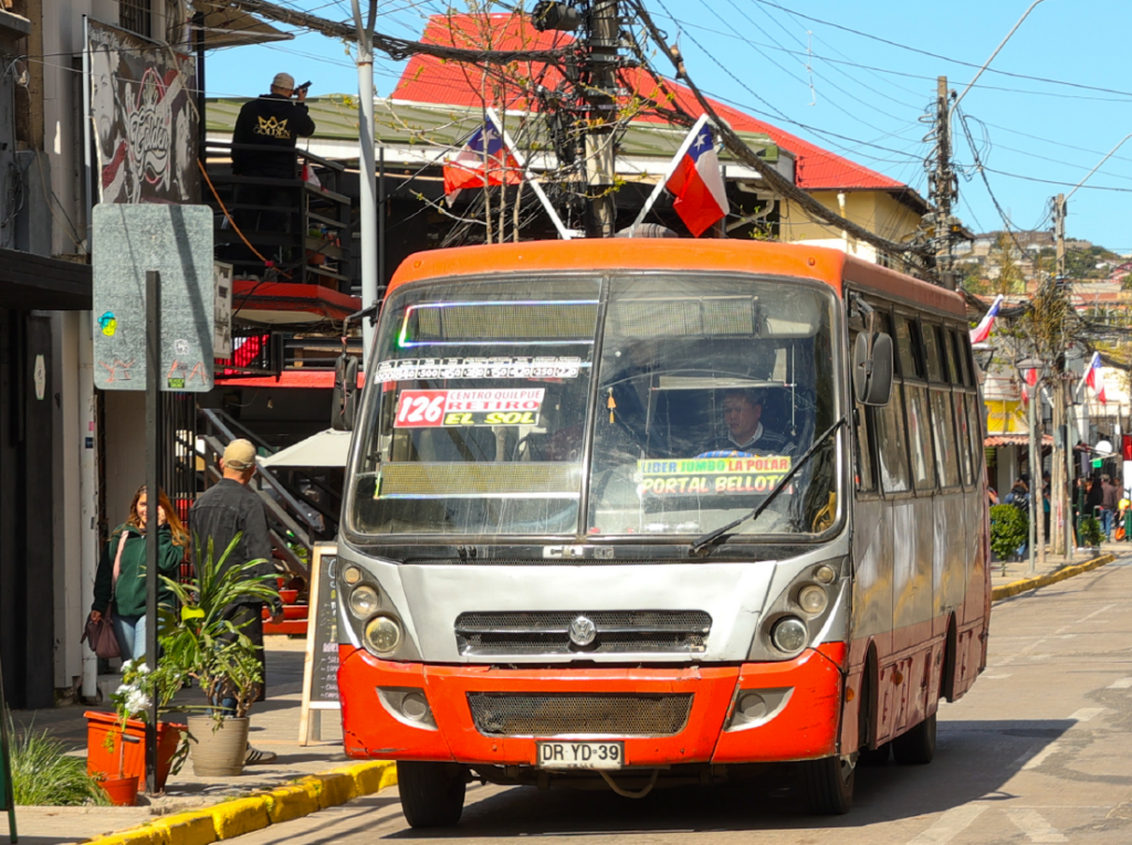 bus del transporte público en ruta.